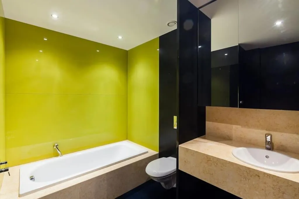 Exceptional Calm 3Br, 2.5Ba Apartment With Patio, Pool & Gym Prague 0*,