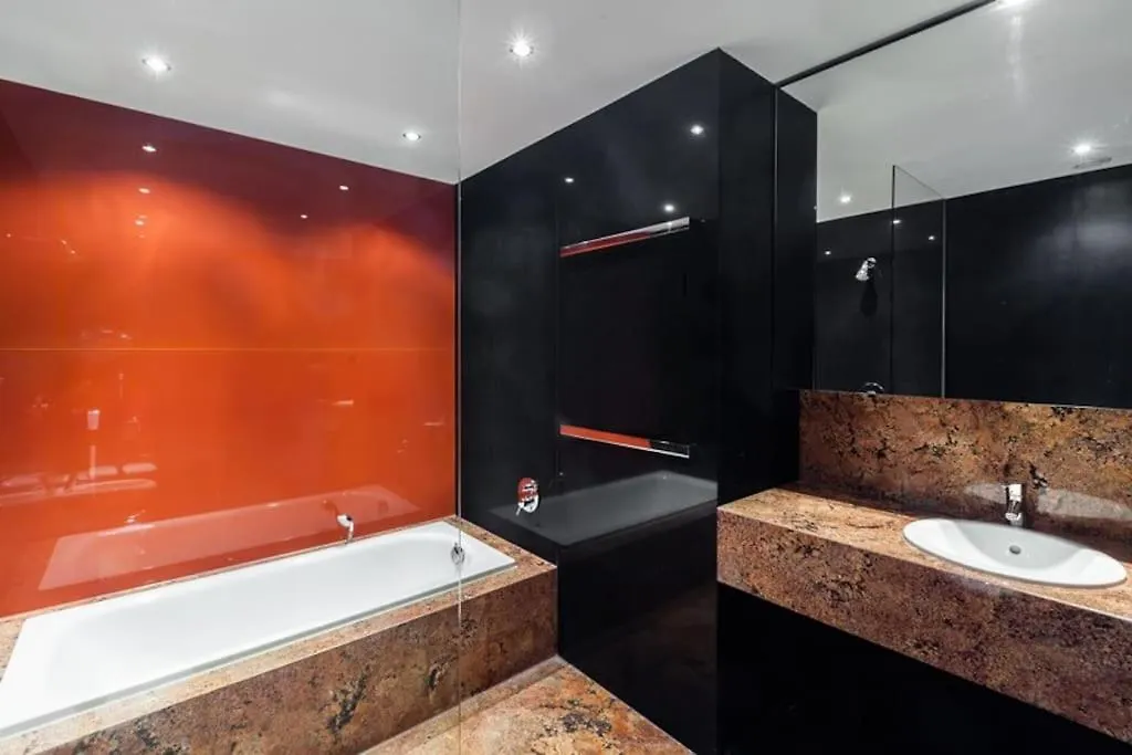 Exceptional Calm 3Br, 2.5Ba Apartment With Patio, Pool & Gym Prague